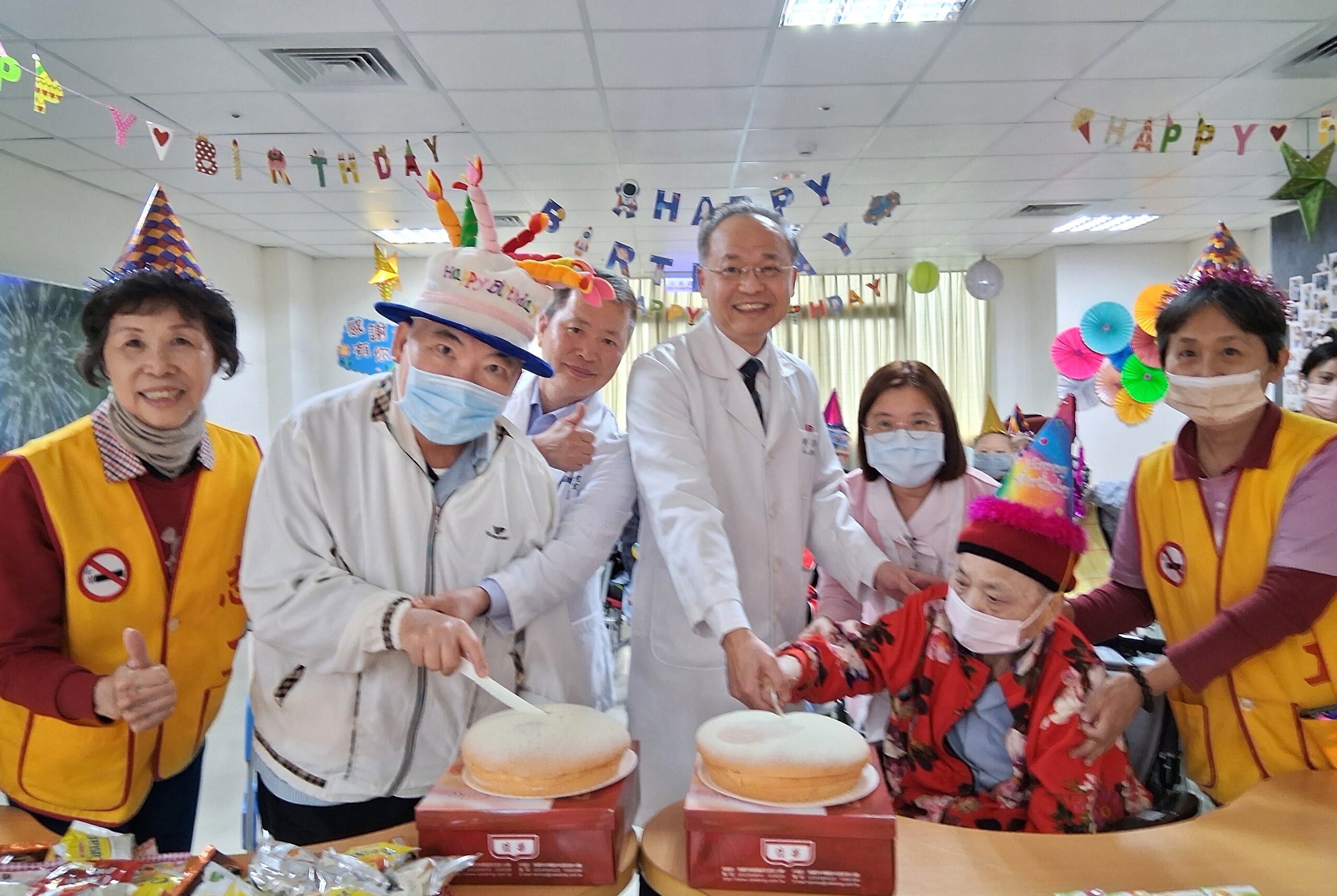 北榮桃園分院護理之家為住民慶生 現場氣氛溫馨