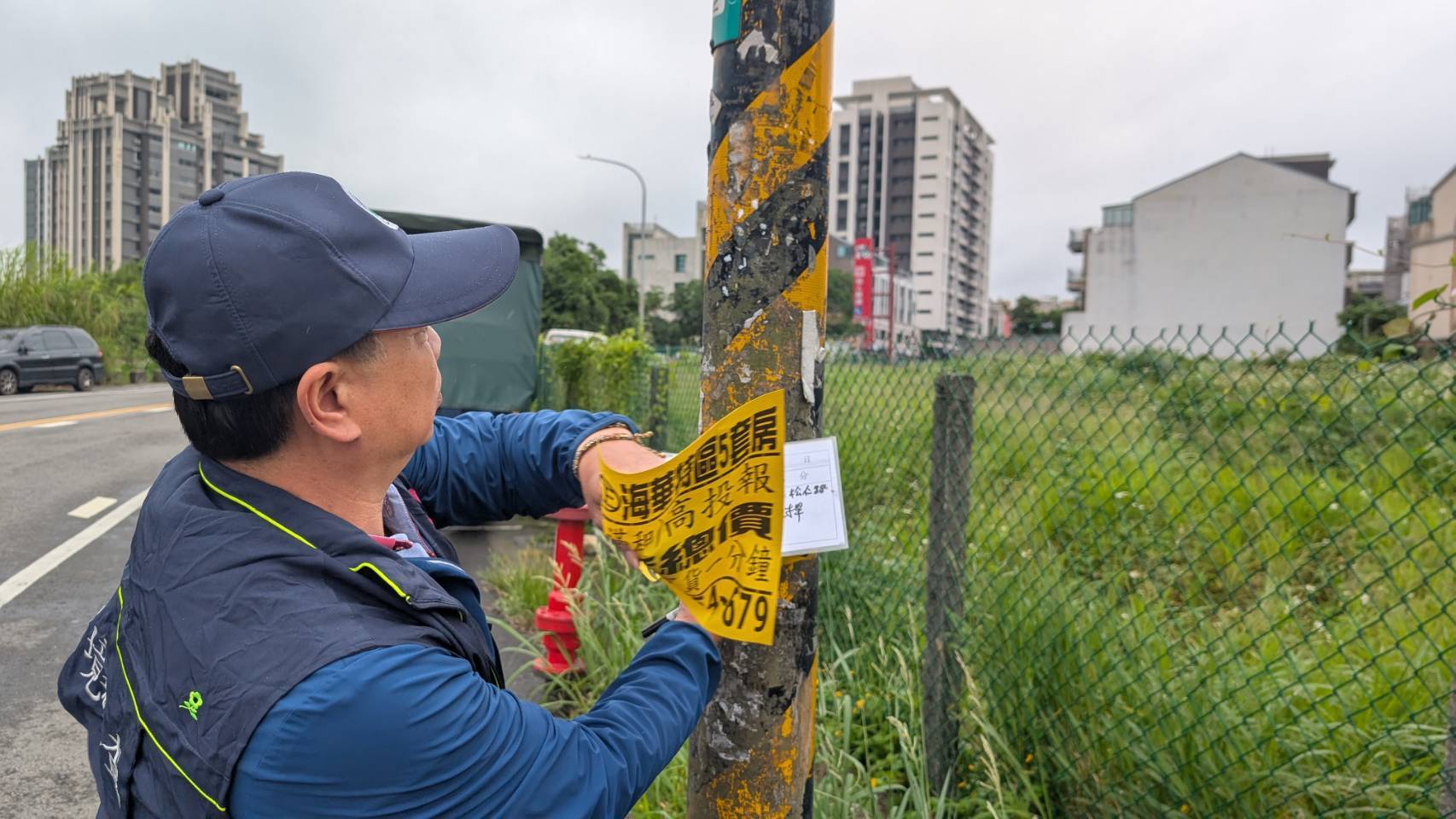 桃園環管處鼓勵市民撕小廣告換好禮 公私協力守護市容 桃園環管處鼓勵市民撕小廣告換好禮 公私協力守護市容