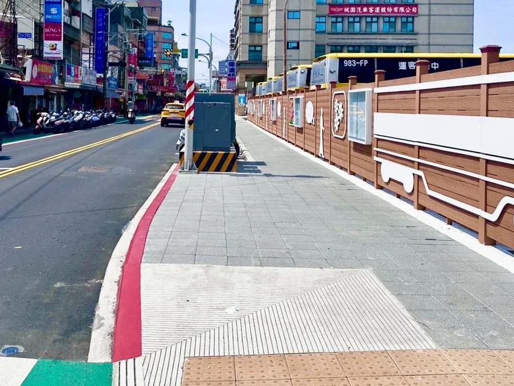 桃園火車站後站改造完工 設千米人行道融入異國風情