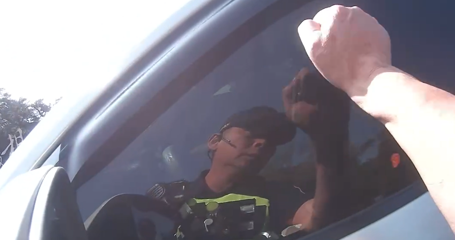 離譜！桃園男酒駕昏睡 車卡路中阻通行