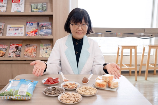 聯新國際醫院推薦「加減法」年菜 長年菜這樣煮不苦又健康